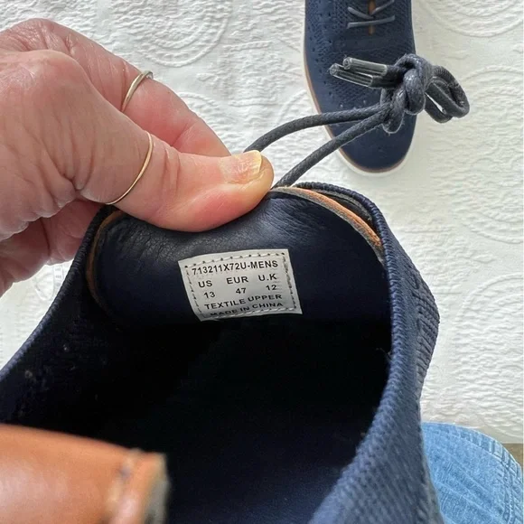 G.H. Bass & Co: NWOT Navy with Brown Leather Trim Lace Up Casual Shoes, Size 13.